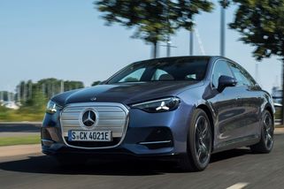 Mercedes přepisuje pravidla: Pohodlí vrcholné třídy S dostanete i v „Céčku“. A sportovní talent k tomu - Garáž.cz